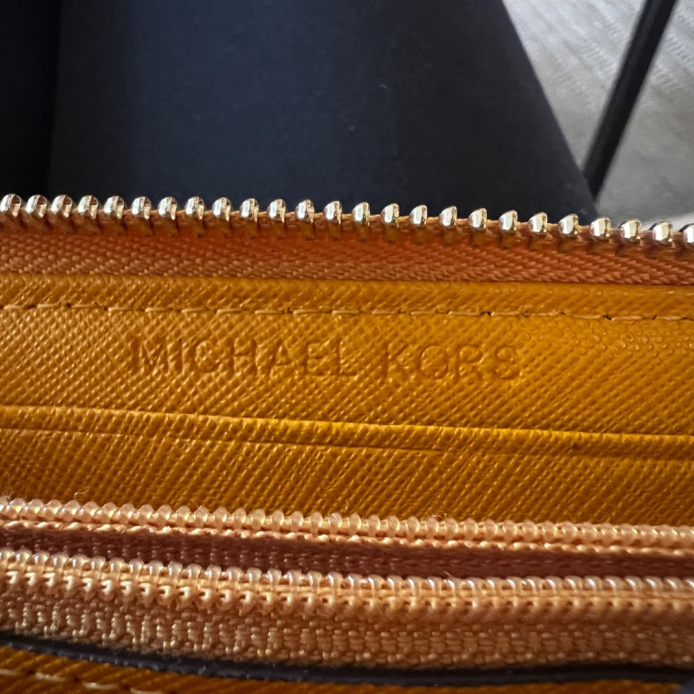 Michael Kors JetSet Wristlet Phone Case Wallet in Vintage Yellow - Picture 9 of 11